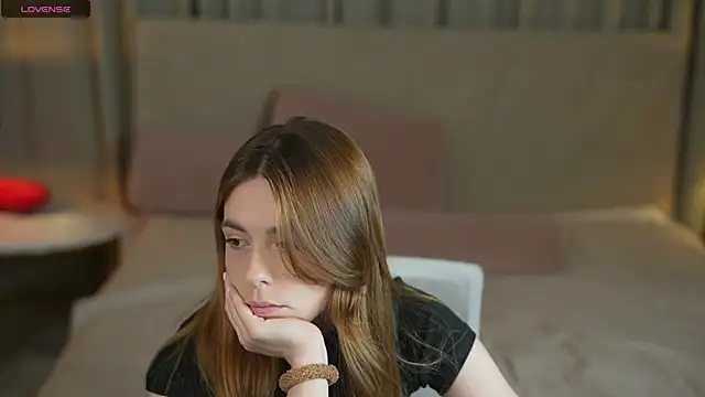 Snapshot of Lika_Secret_ chatting on 09-23-25, 09:18 Lika Secret online show from 09-23-25, 09:18