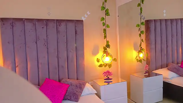 Dahlia Rousse online show from 01-09-26, 07:00