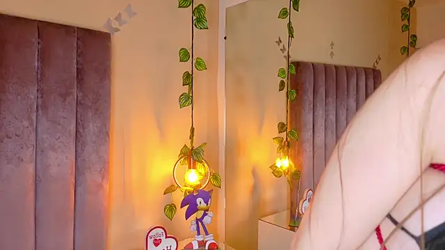 Dahlia Rousse online show from 04-12-26, 08:52