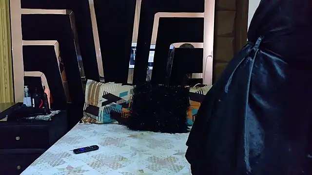 SolEvanss online show from 11-08-25, 02:06