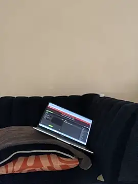 Snapshot of Barbie_Teddy chatting on 10-20-25, 08:04 Barbie Teddy online show from 10-20-25, 08:04