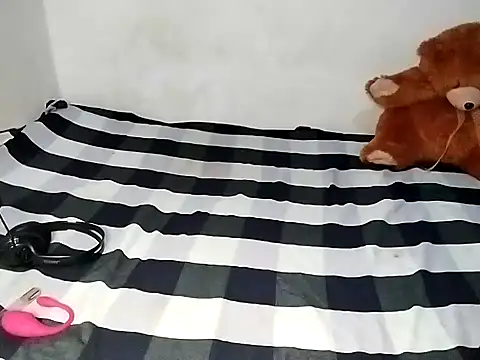 Snapshot of malshixx chatting on 03-17-25, 04:01 malshixx online show from 03-17-25, 04:01