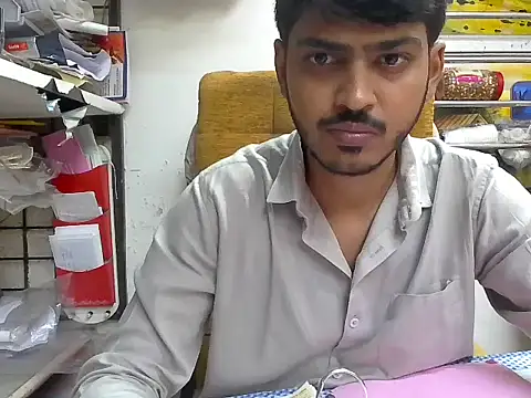 Snapshot of cute_modell chatting on 09-15-25, 01:00 cute modell online show from 09-15-25, 01:00