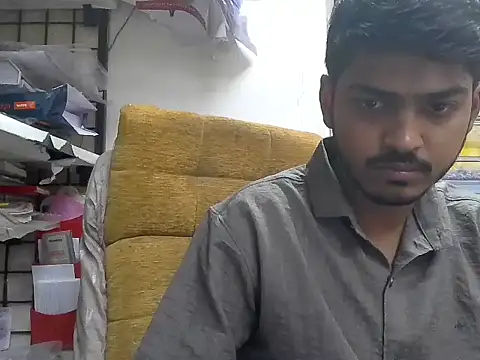 Snapshot of cute_modell chatting on 12-20-25, 12:01 cute modell online show from 12-20-25, 12:01