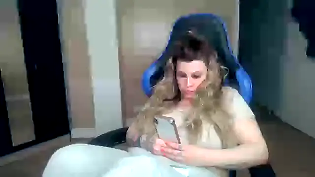 Snapshot of vanillachocduo chatting on 03-10-25, 01:43 vanillachocduo online show from 03-10-25, 01:43