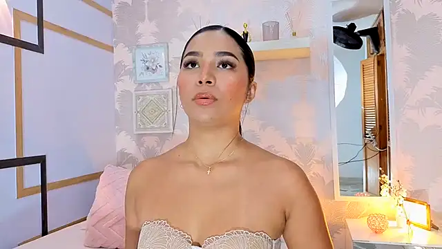 CharlotteGraay online show from 11-18-25, 07:29