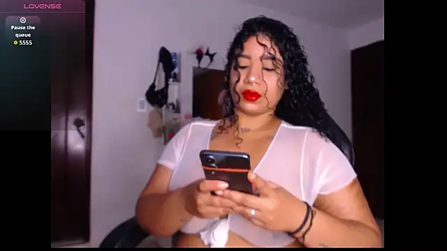 Snapshot of leslycarsson chatting on 12-21-25, 05:03 leslycarsson online show from 12-21-25, 05:03