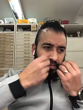 leonardohot1987 online show from 01-30-25, 05:39