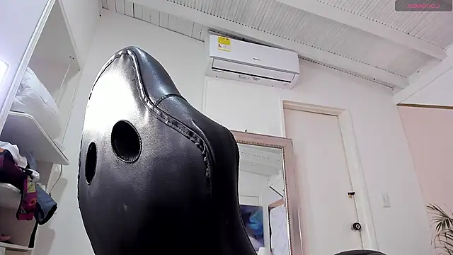 Snapshot of renatarussel chatting on 01-15-25, 07:01 renatarussel online show from 01-15-25, 07:01