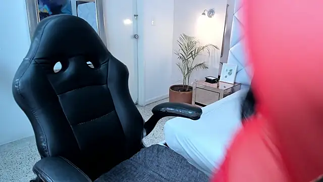 Snapshot of renatarussel chatting on 03-11-25, 05:35 renatarussel online show from 03-11-25, 05:35