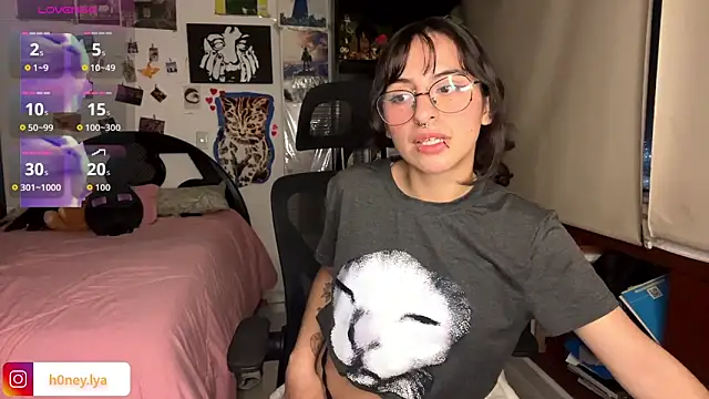 Snapshot of B0nnie_H0ney chatting on 03-13-26, 01:23 B0nnie H0ney online show from 03-13-26, 01:23