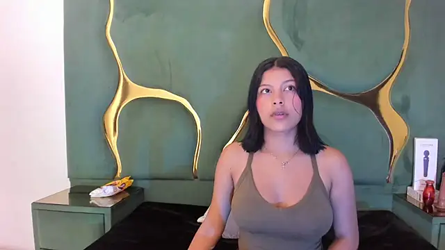 Salmaportman69 online show from 10-26-25, 03:45