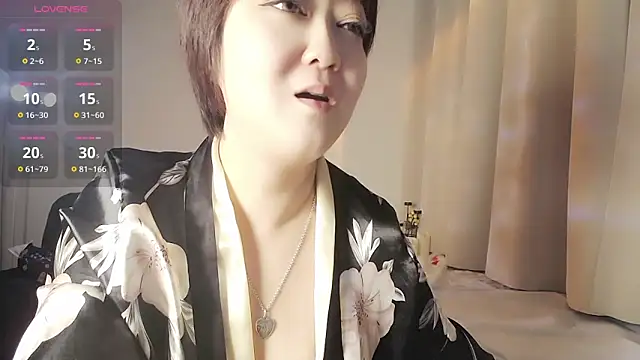 Hey-Cute online show from 02-18-25, 09:09