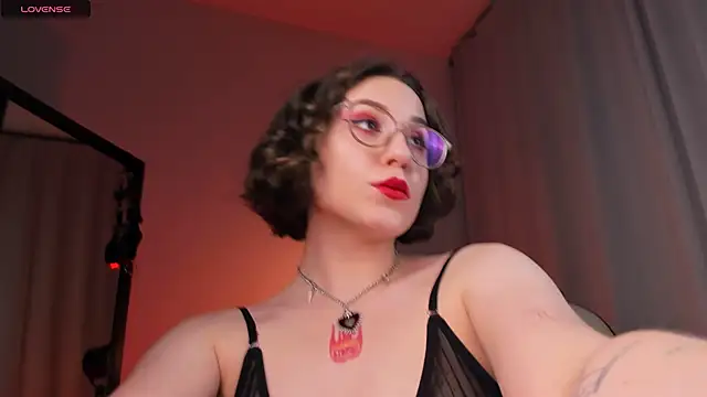 Snapshot of Eva_Moss_ chatting on 02-19-25, 03:39 Eva Moss online show from 02-19-25, 03:39