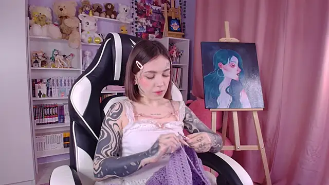 Snapshot of Catharsisi chatting on 01-17-25, 04:15 Catharsisi online show from 01-17-25, 04:15