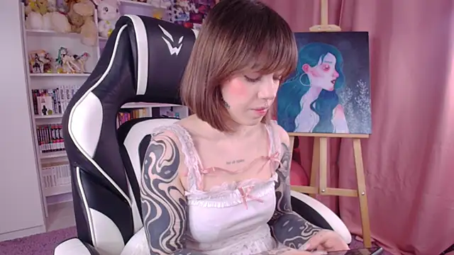 Snapshot of Catharsisi chatting on 01-18-25, 03:27 Catharsisi online show from 01-18-25, 03:27