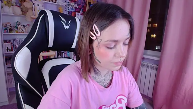 Snapshot of Catharsisi chatting on 03-05-25, 04:46 Catharsisi online show from 03-05-25, 04:46