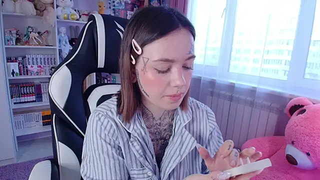 Snapshot of Catharsisi chatting on 03-07-25, 03:18 Catharsisi online show from 03-07-25, 03:18