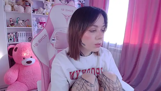 Snapshot of Catharsisi chatting on 03-21-25, 03:02 Catharsisi online show from 03-21-25, 03:02