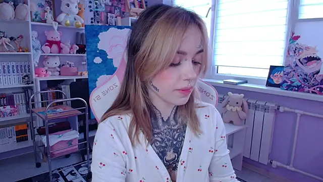 Snapshot of Catharsisi chatting on 10-01-25, 01:28 Catharsisi online show from 10-01-25, 01:28