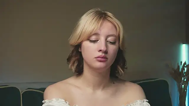 Snapshot of milasmiu chatting on 02-08-25, 09:15 milasmiu online show from 02-08-25, 09:15