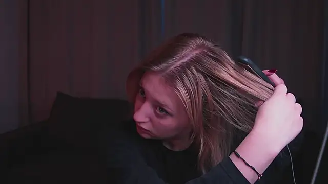 Snapshot of milasmiu chatting on 11-27-25, 04:03 milasmiu online show from 11-27-25, 04:03