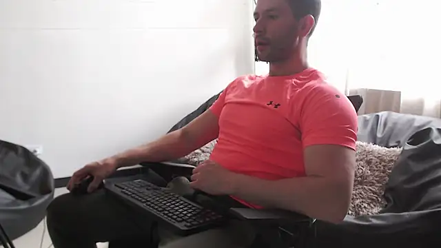 Snapshot of hairyncuteass chatting on 01-15-25, 08:05 hairyncuteass online show from 01-15-25, 08:05