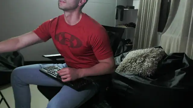 Snapshot of hairyncuteass chatting on 01-18-25, 11:22 hairyncuteass online show from 01-18-25, 11:22