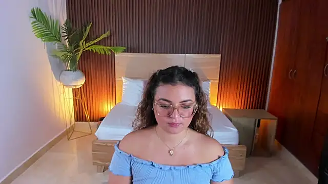 Snapshot of lilly_ass_ chatting on 02-17-25, 10:47 lilly ass online show from 02-17-25, 10:47
