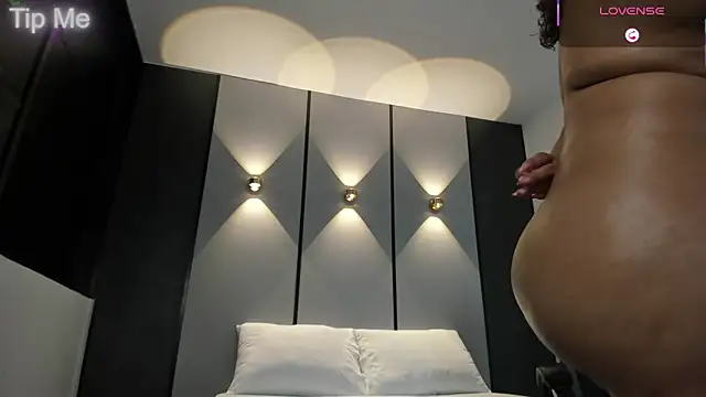 Snapshot of lilly_ass_ chatting on 09-14-25, 01:05 lilly ass online show from 09-14-25, 01:05
