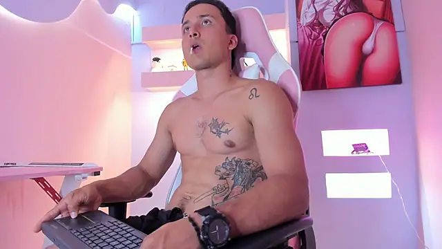 Snapshot of BrandonColee chatting on 01-11-25, 07:16 BrandonColee online show from 01-11-25, 07:16