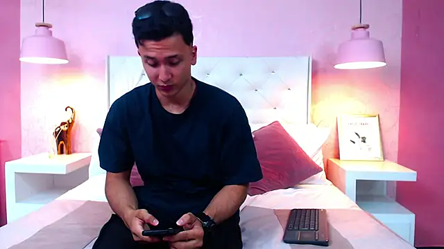 Snapshot of BrandonColee chatting on 01-18-25, 12:26 BrandonColee online show from 01-18-25, 12:26