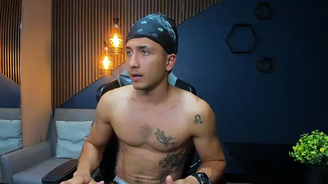 Snapshot of BrandonColee chatting on 01-21-25, 06:34 BrandonColee online show from 01-21-25, 06:34