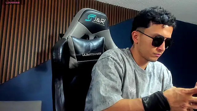 Snapshot of BrandonColee chatting on 01-25-25, 12:47 BrandonColee online show from 01-25-25, 12:47