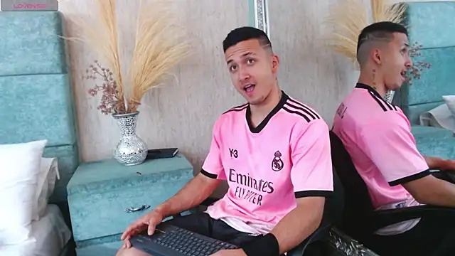 Snapshot of BrandonColee chatting on 03-04-25, 12:33 BrandonColee online show from 03-04-25, 12:33