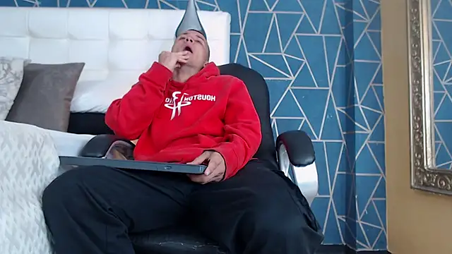 Snapshot of BrandonColee chatting on 03-20-25, 12:11 BrandonColee online show from 03-20-25, 12:11