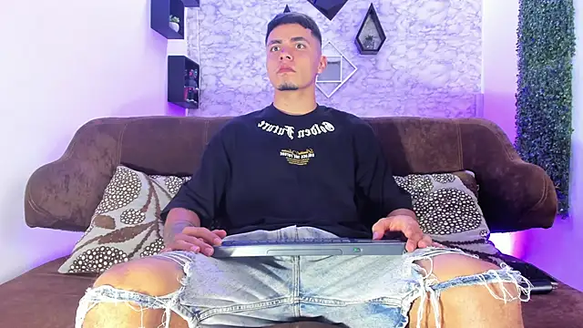 Thomass conor online show from 10-29-25, 07:15