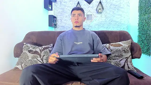 Thomass conor online show from 11-21-25, 03:44