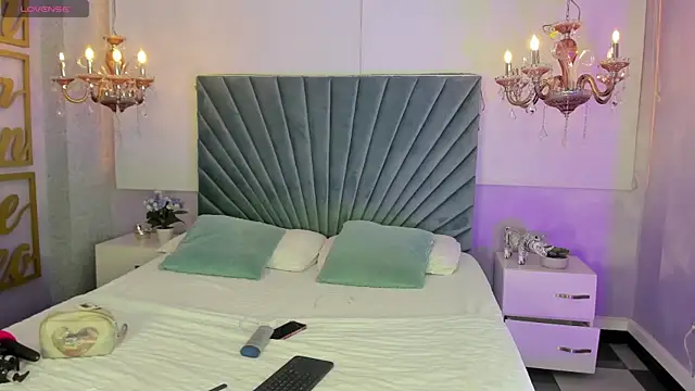 Aitana Hilton  online show from 09-12-25, 11:32