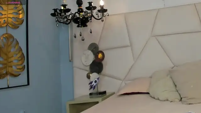 Aitana Hilton  online show from 10-25-25, 11:40