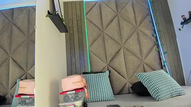 Snapshot of SabrinaSpell_ chatting on 12-19-25, 11:39 SabrinaSpell online show from 12-19-25, 11:39