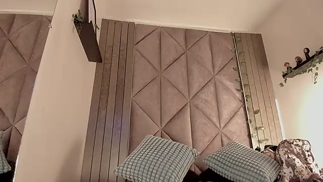 Snapshot of SabrinaSpell_ chatting on 01-09-26, 11:46 SabrinaSpell online show from 01-09-26, 11:46