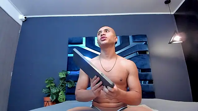 Snapshot of bruno_cavalli chatting on 02-17-25, 05:32 bruno cavalli online show from 02-17-25, 05:32