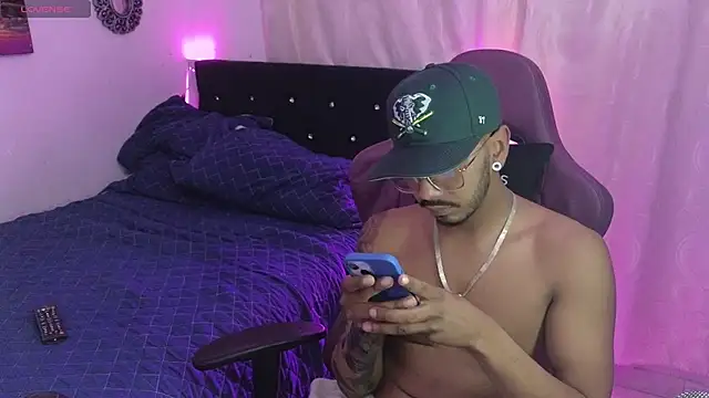 Snapshot of eros-0001 chatting on 01-29-25, 03:22 eros-0001 online show from 01-29-25, 03:22