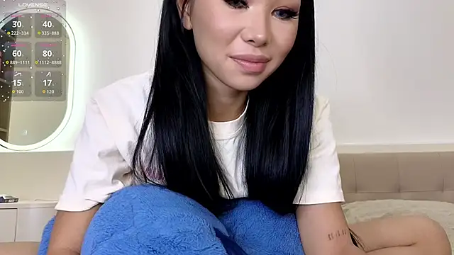 Snapshot of asianqueeny chatting on 05-11-26, 07:55 asianqueeny online show from 05-11-26, 07:55
