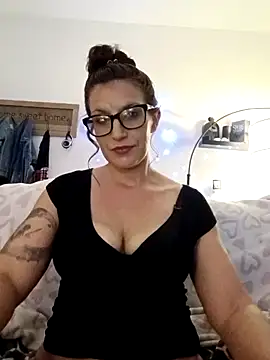 Snapshot of F0xLeigh chatting on 12-17-25, 08:09 F0xLeigh online show from 12-17-25, 08:09