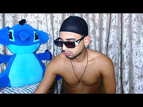 Snapshot of dannyhardx chatting on 11-28-25, 09:17 dannyhardx online show from 11-28-25, 09:17