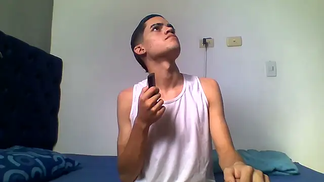Latinos 2001 online show from 06-17-26, 01:34