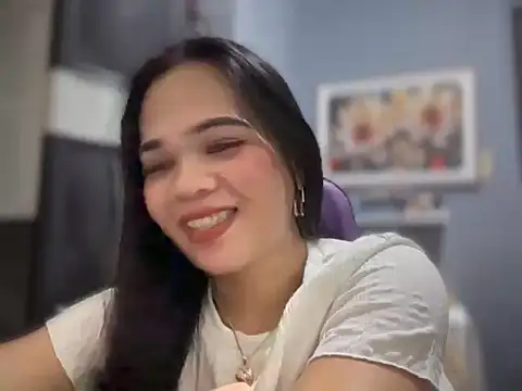 Snapshot of SophiaCourthaway chatting on 04-12-26, 10:15 SophiaCourthaway online show from 04-12-26, 10:15