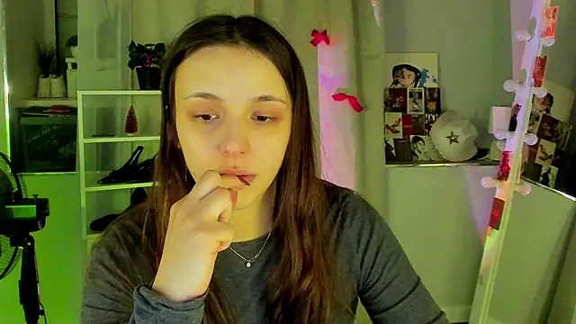 Snapshot of Sahara_Shields chatting on 01-06-26, 10:30 Sahara Shields online show from 01-06-26, 10:30